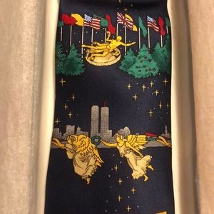 Rare Xmas NYC pre-911 tie